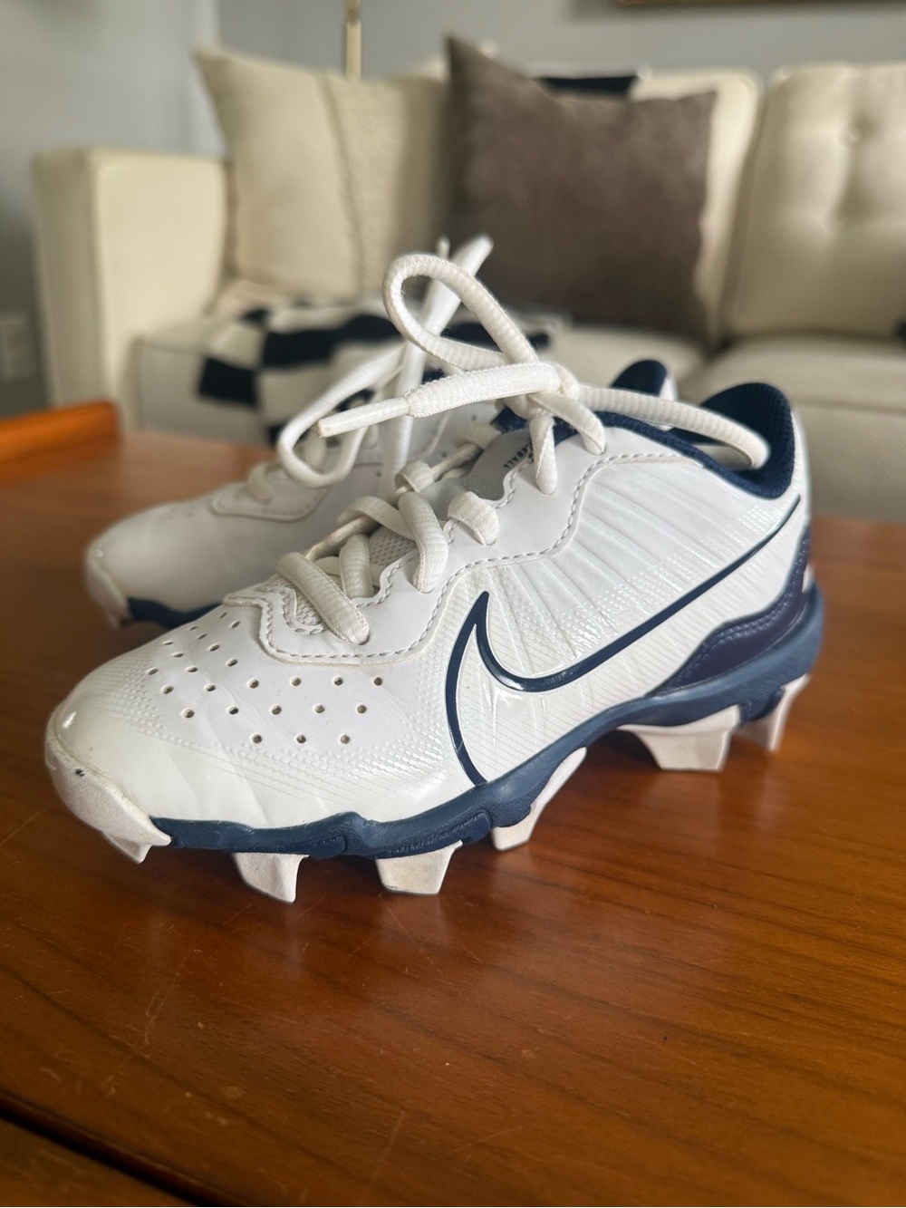 Nike Kids White and Navy Baseball Cleats | size 12